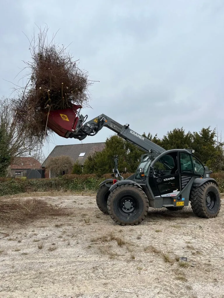 Teleskoplader Kramer KT 407 von JE Rent & Service beim Verladen