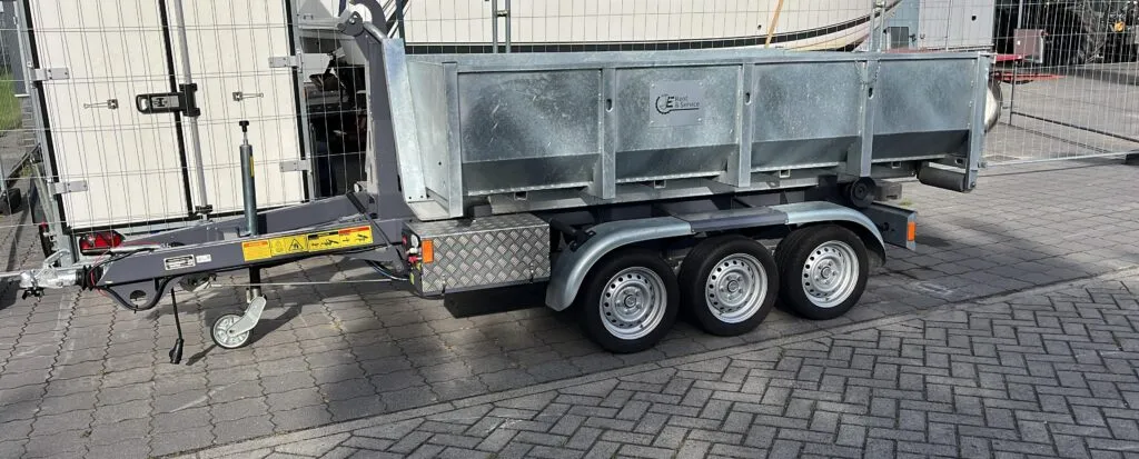 Absetzmulde auf Anhänger zum Mieten bei JE Rent & Service in Dornum