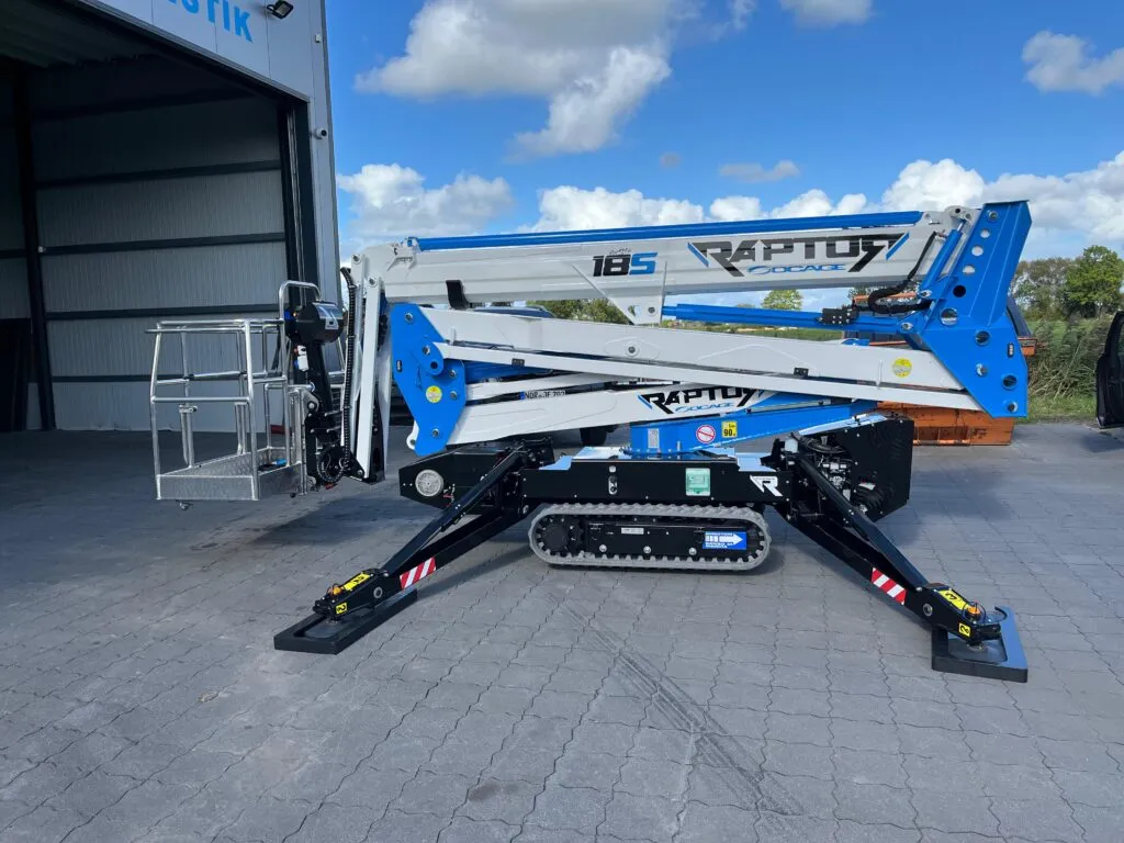 Hubarbeitsbühne Raptor 18S mit Raupenfahrwerk zum Mieten bei JE Rent & Service in Dornum