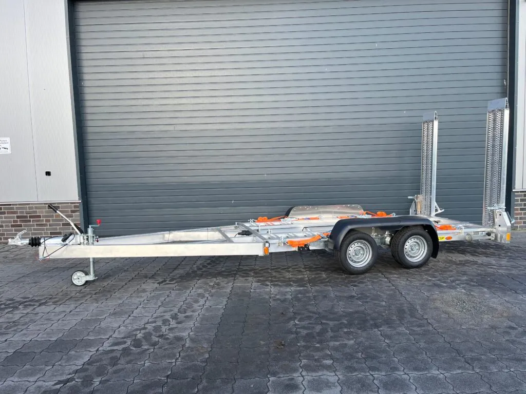 Baggertrailer XL mit 3 t Nutzlast und 5,0 m Ladefläche zum Mieten bei JE Rent & Service in Dornum