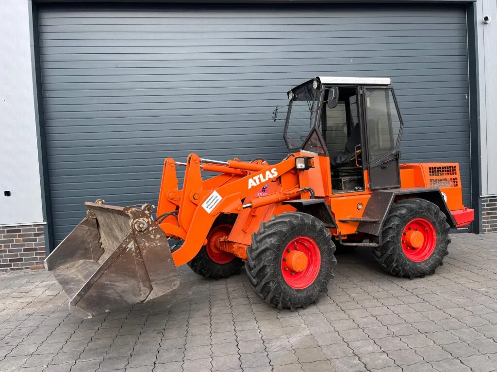 Atlas 72E Radlader mit Schaufel zum Mieten bei JE Rent & Service in Dornum