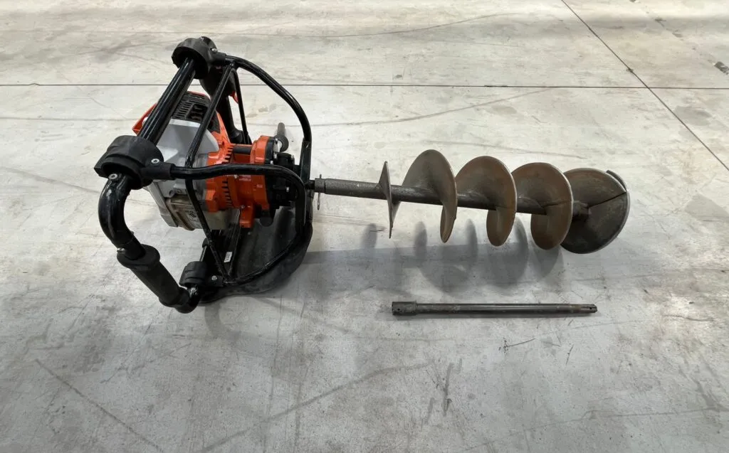 Stihl Erdbohrer BT 131 mit Bohrschnecke zum Mieten bei JE Rent & Service in Dornum